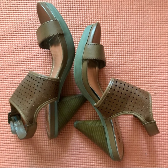Kenneth Cole sandals New/never worn - Picture 2 of 3